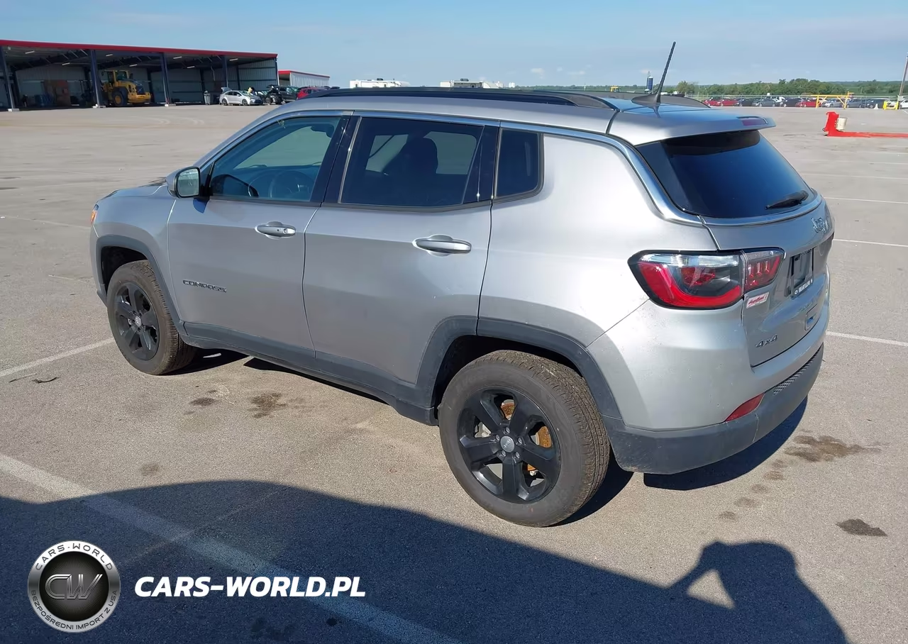 2018 Jeep Compass Latitude 4X4 VIN:3C4NJDBB9JT337425 - 3