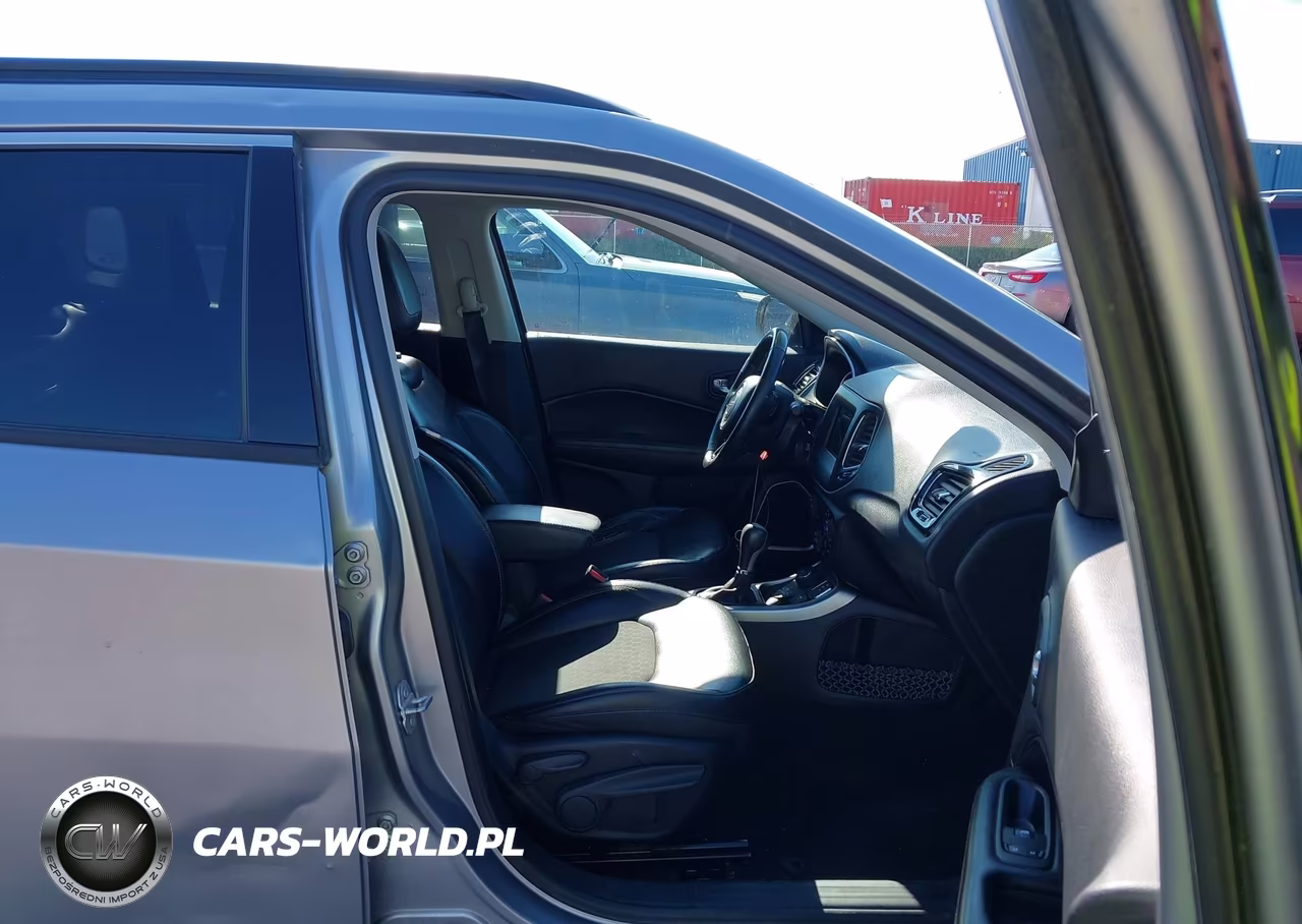 2018 Jeep Compass Latitude 4X4 VIN:3C4NJDBB9JT337425 - 5