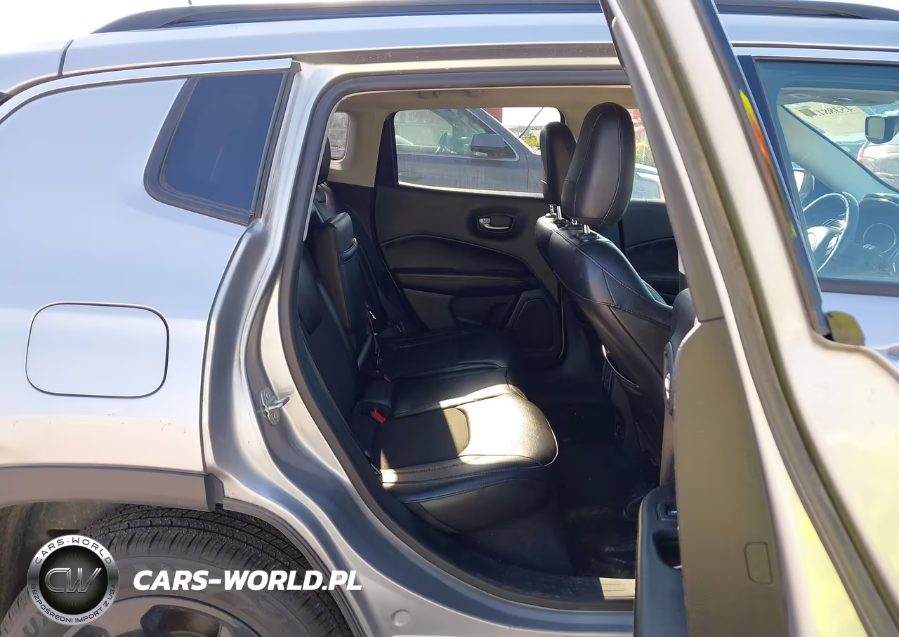 2018 Jeep Compass Latitude 4X4 VIN:3C4NJDBB9JT337425 - 8