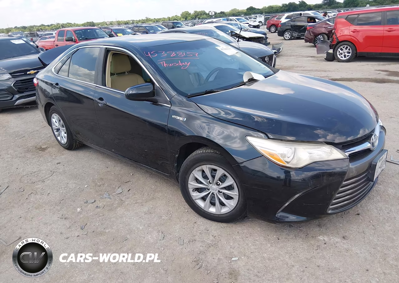 2015 Toyota Camry Hybrid Le – zdjęcie 1 z 15