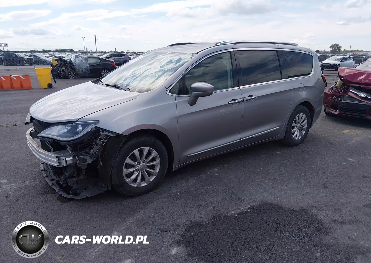 2018 Chrysler Pacifica Touring L VIN:2C4RC1BGXJR154172 - 2