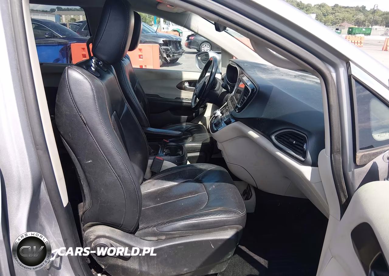 2018 Chrysler Pacifica Touring L VIN:2C4RC1BGXJR154172 - 5