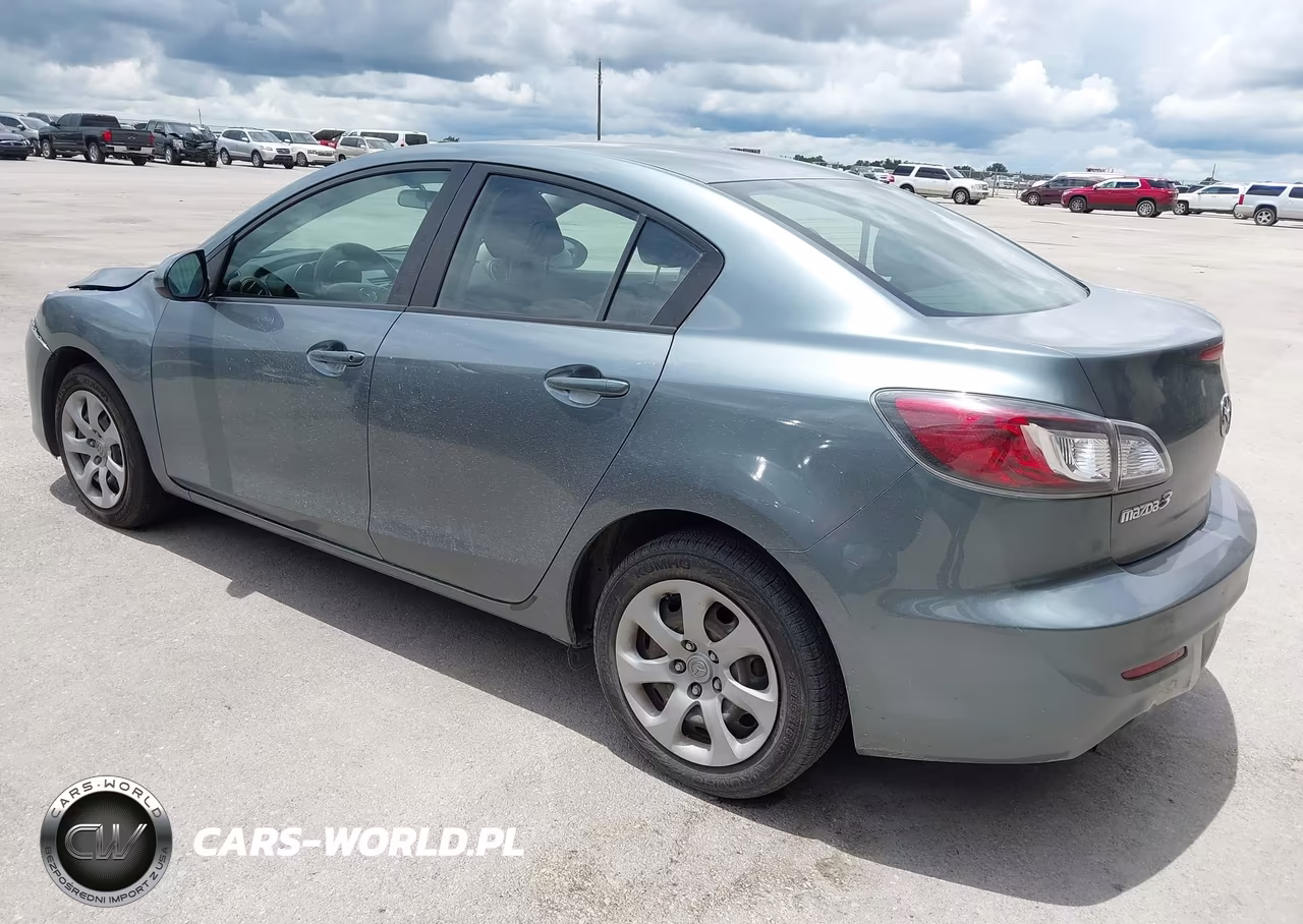 2013 Mazda Mazda3 I Sport VIN:JM1BL1UP2D1753204 - 3
