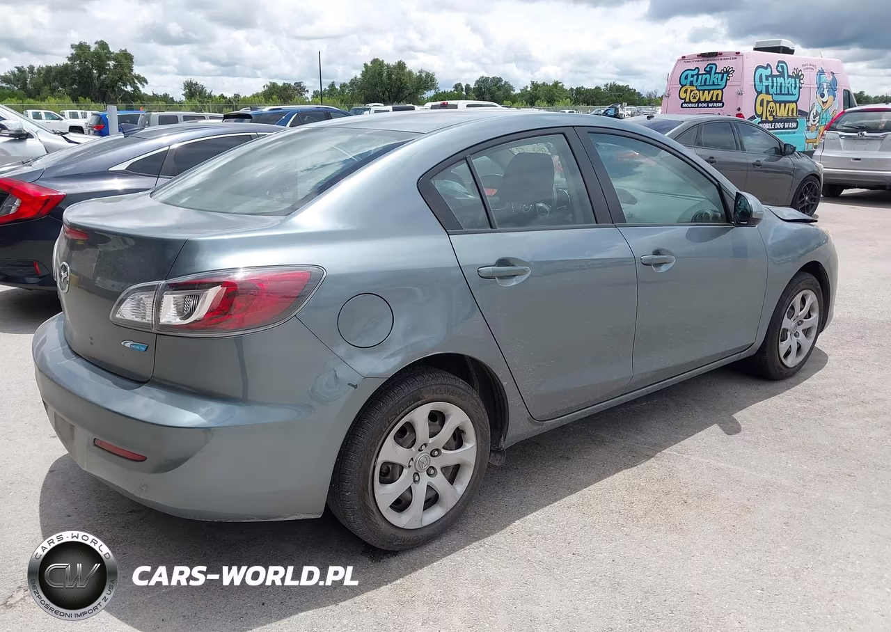 2013 Mazda Mazda3 I Sport VIN:JM1BL1UP2D1753204 - 4