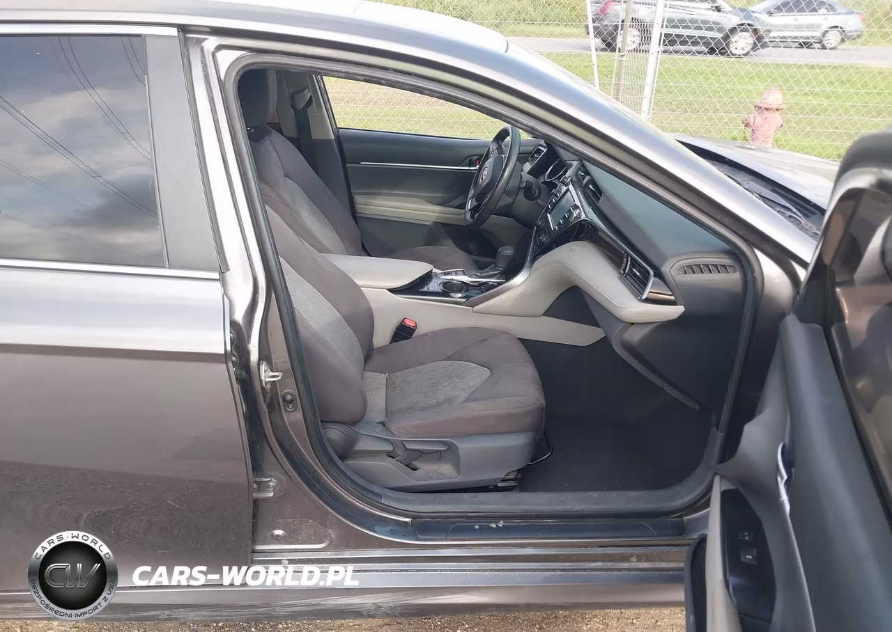 2019 Toyota Camry Hybrid Le VIN:4T1B31HK8KU516352 - 5
