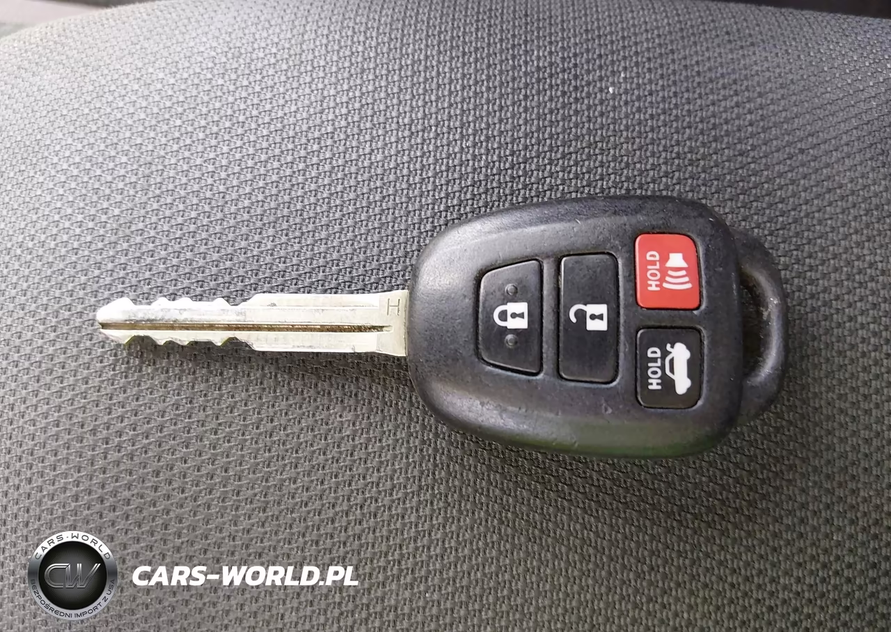 2018 Toyota Corolla Le VIN:5YFBURHE0JP800662 - 11