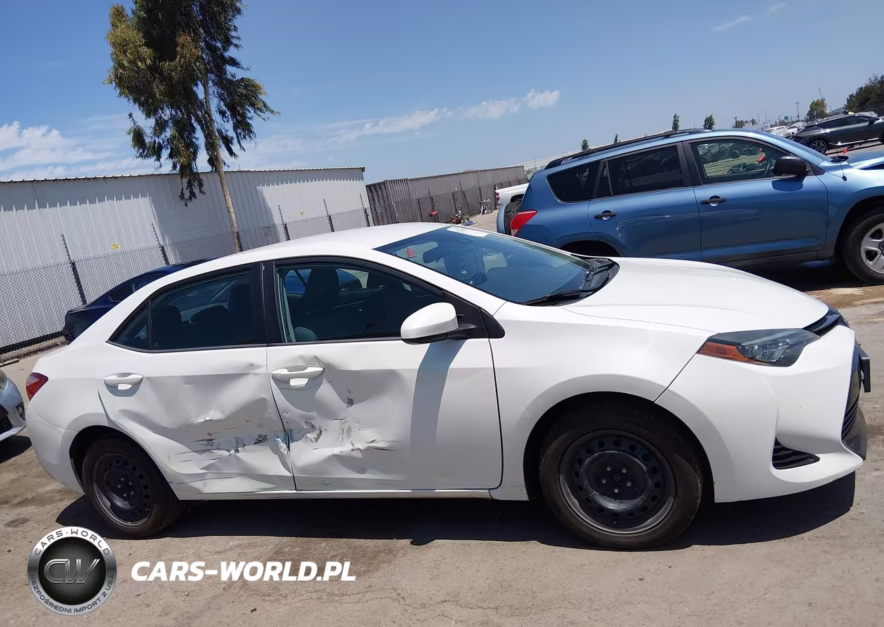 2018 Toyota Corolla Le VIN:5YFBURHE0JP800662 - 13