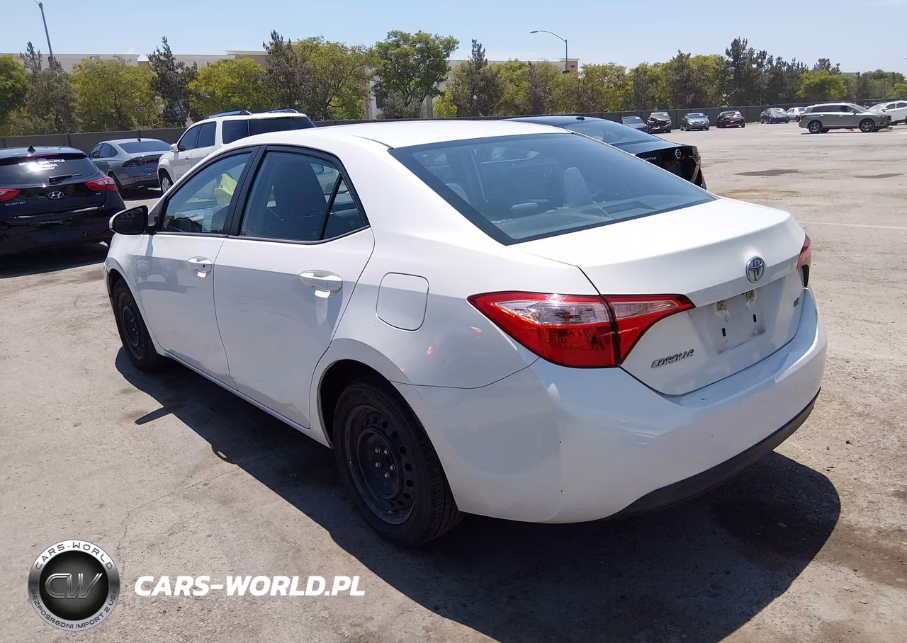 2018 Toyota Corolla Le VIN:5YFBURHE0JP800662 - 3
