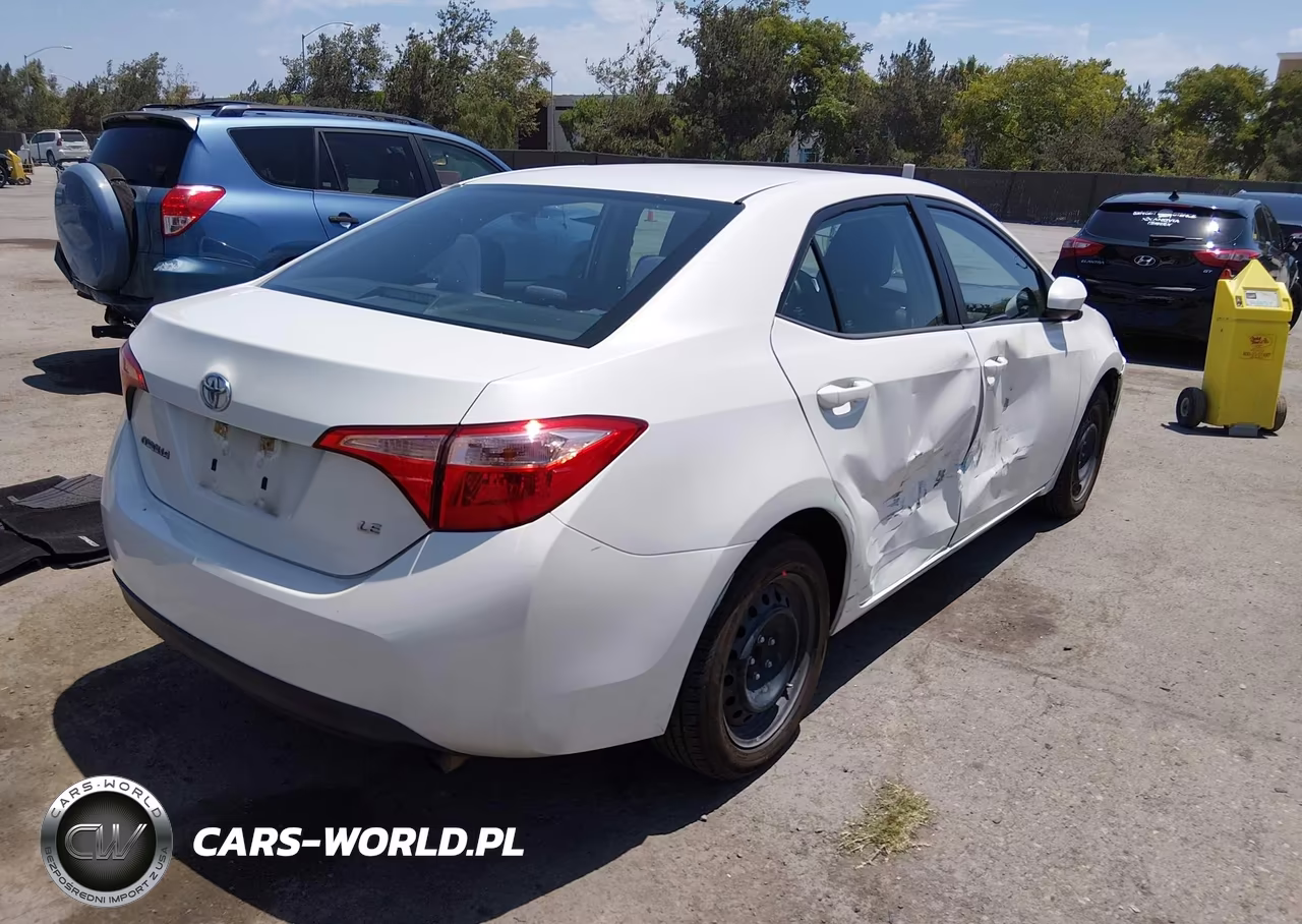 2018 Toyota Corolla Le VIN:5YFBURHE0JP800662 - 4