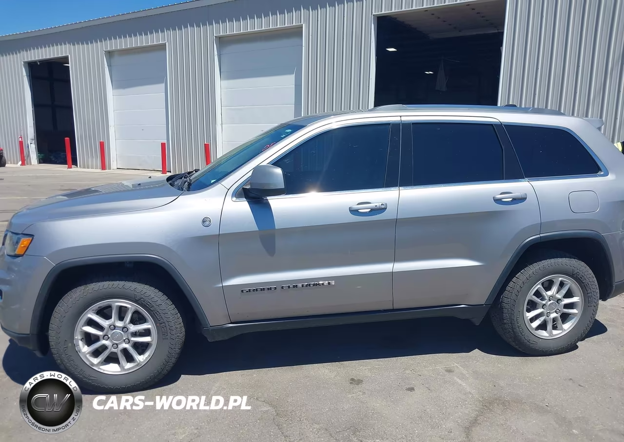 2018 Jeep Grand Cherokee Laredo E 4X4 VIN:1C4RJFAG5JC452609 - 17