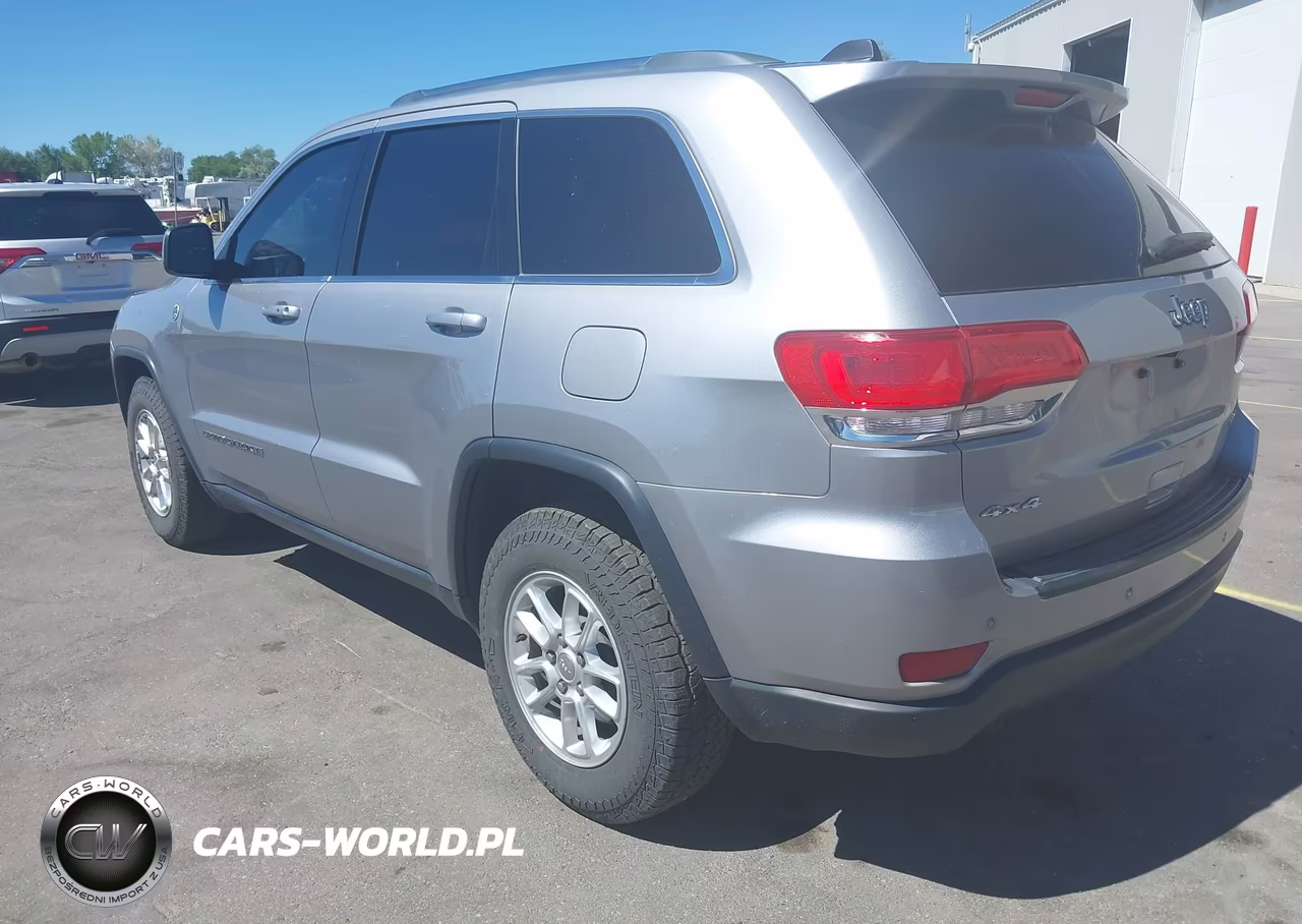 2018 Jeep Grand Cherokee Laredo E 4X4 VIN:1C4RJFAG5JC452609 - 3