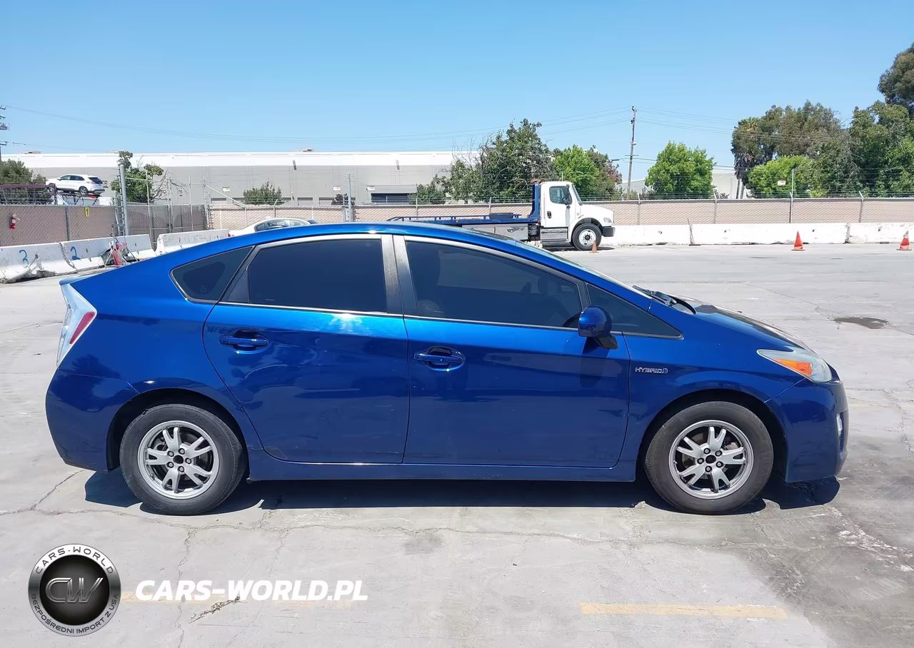2011 Toyota Prius Three VIN:JTDKN3DU4B0315394 - 13