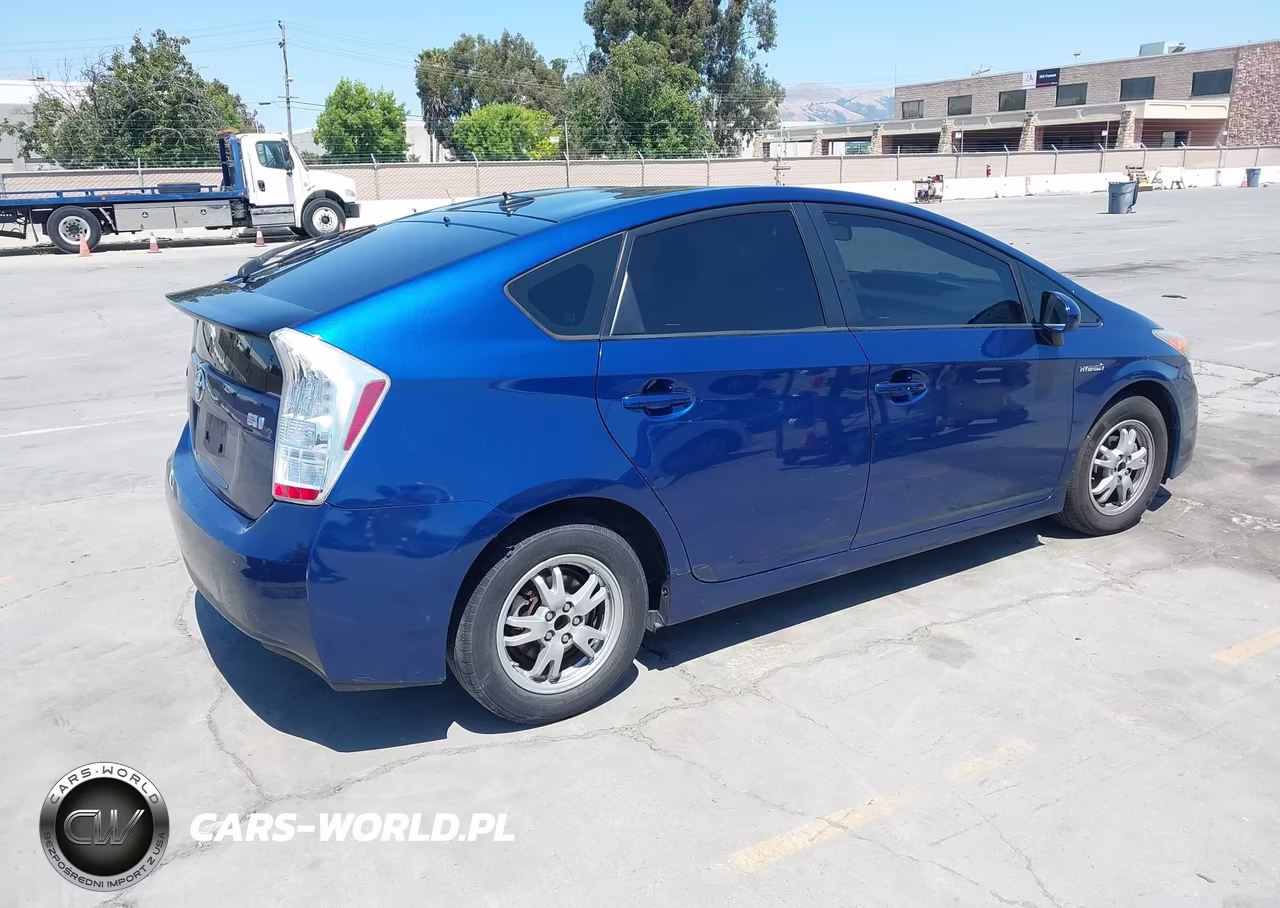 2011 Toyota Prius Three VIN:JTDKN3DU4B0315394 - 4
