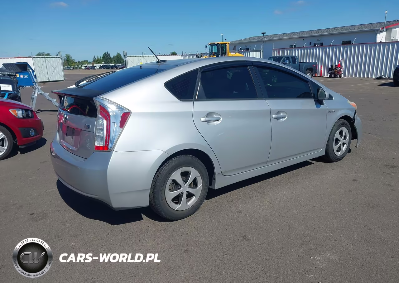 2012 Toyota Prius Three VIN:JTDKN3DU9C5436362 - 4