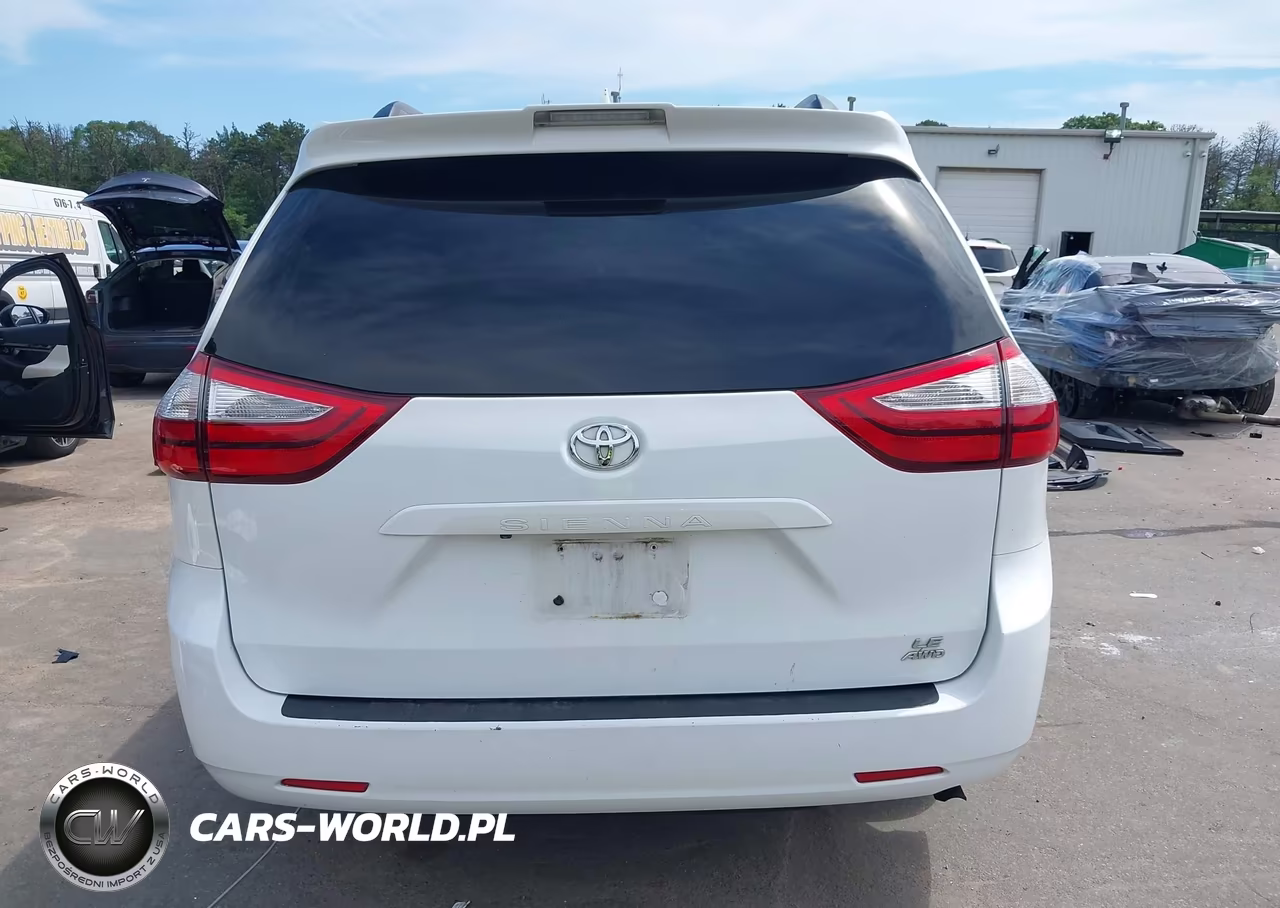 2018 Toyota Sienna Le 7 Passenger VIN:5TDJZ3DC0JS204862 - 17