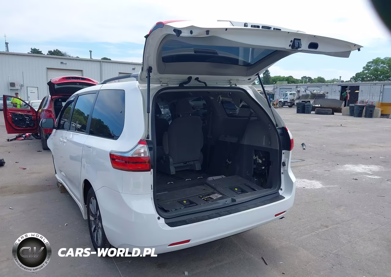 2018 Toyota Sienna Le 7 Passenger VIN:5TDJZ3DC0JS204862 - 3