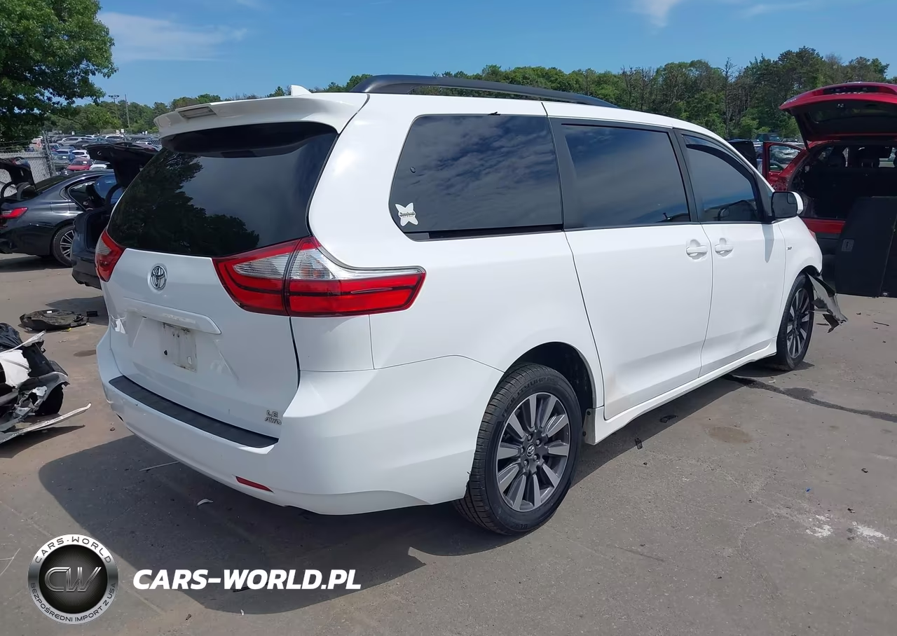 2018 Toyota Sienna Le 7 Passenger VIN:5TDJZ3DC0JS204862 - 4