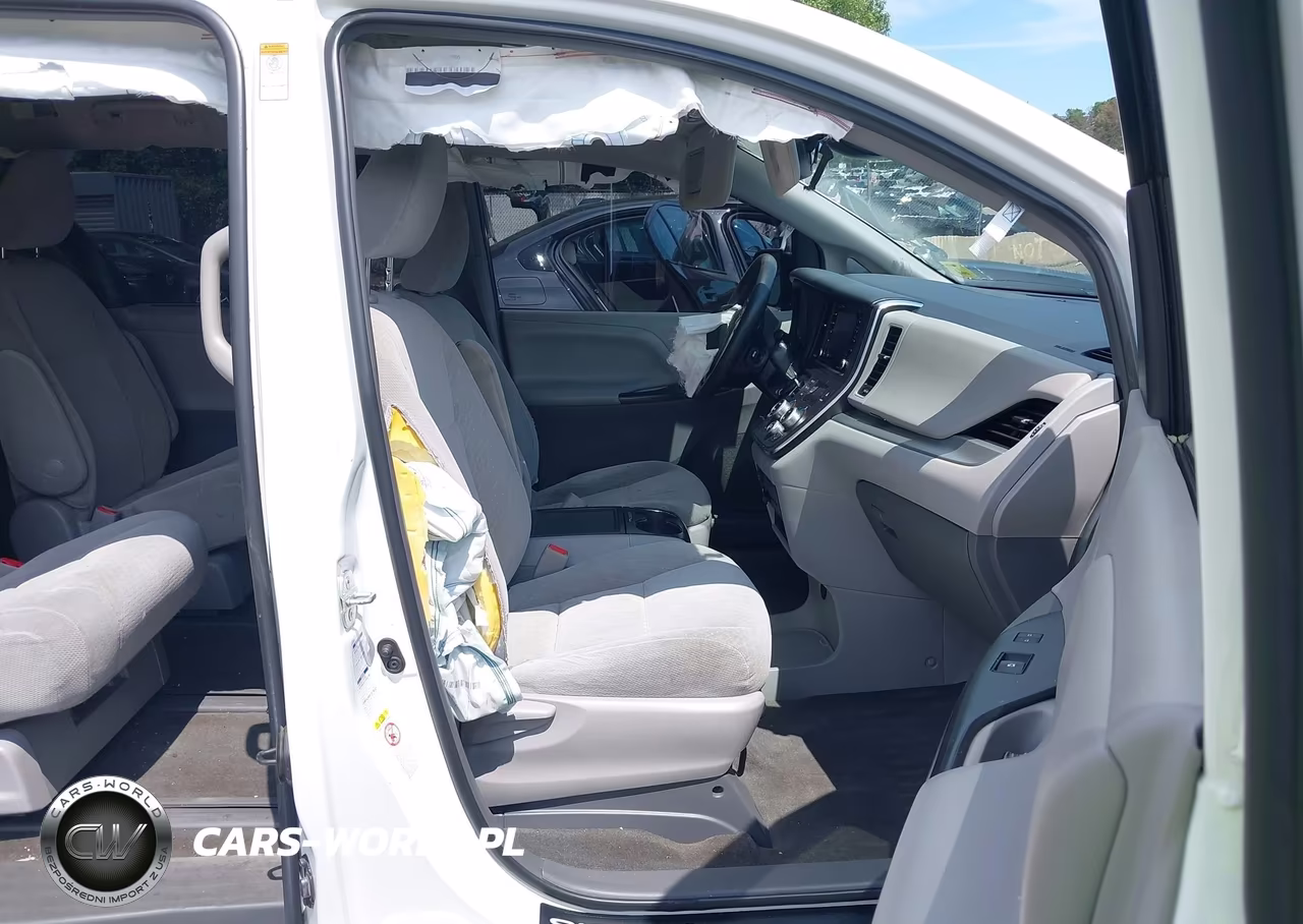 2018 Toyota Sienna Le 7 Passenger VIN:5TDJZ3DC0JS204862 - 5