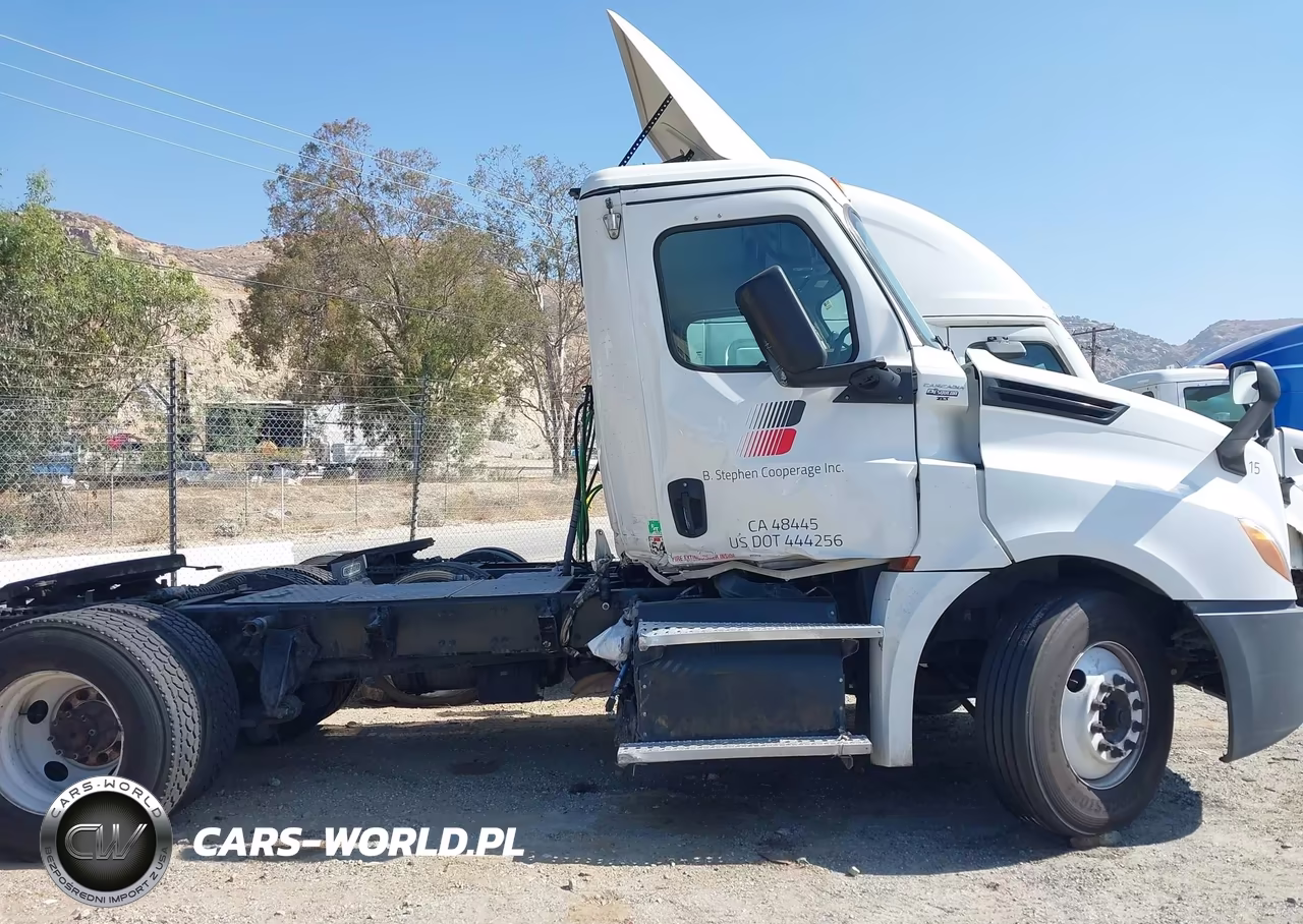 2019 Freightliner New Cascadia 126 VIN:3AKJHLDR7KSKF8128 - 17