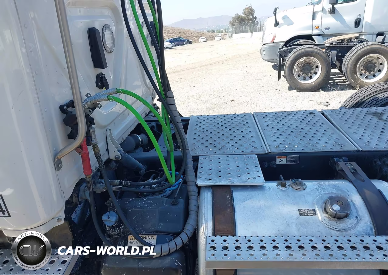 2019 Freightliner New Cascadia 126 VIN:3AKJHLDR7KSKF8128 - 18