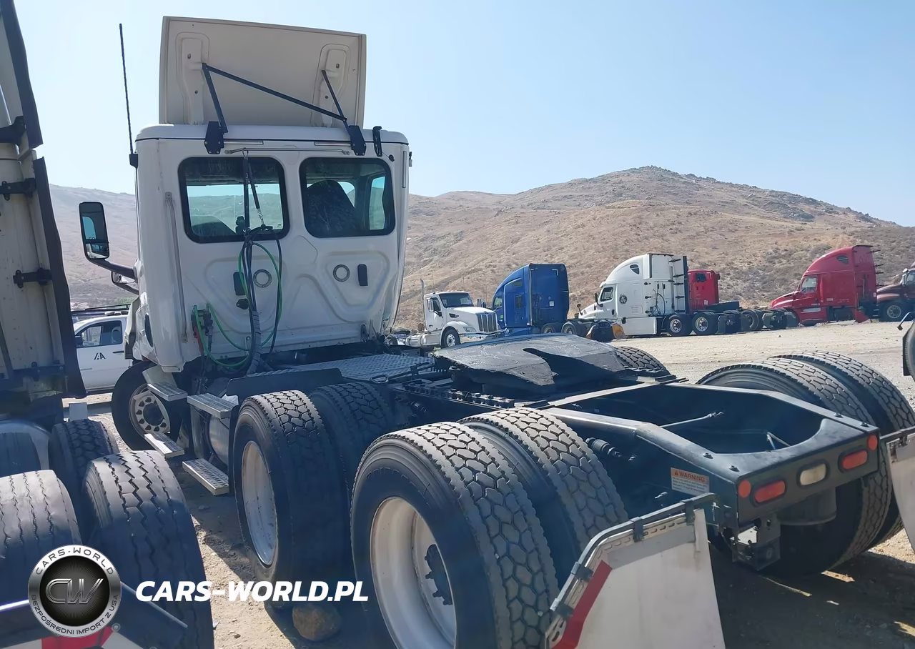 2019 Freightliner New Cascadia 126 VIN:3AKJHLDR7KSKF8128 - 3