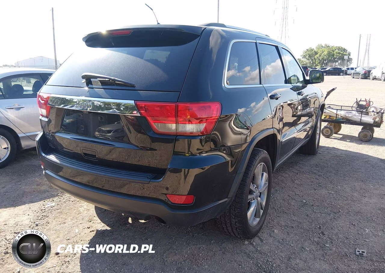 2013 Jeep Grand Cherokee Laredo VIN:1C4RJFAG4DC542211 - 4