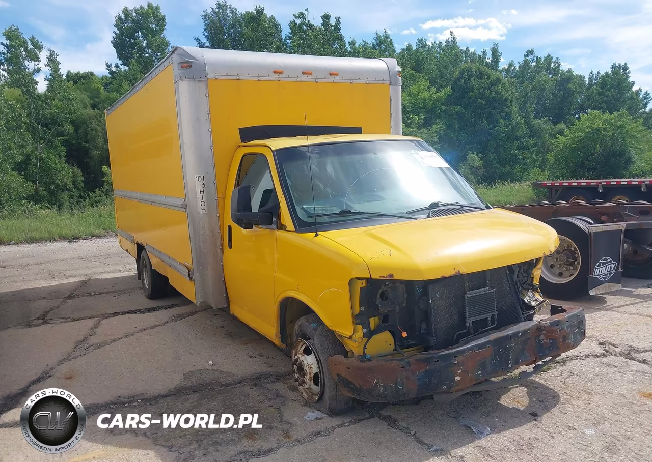 2010 GMC Savana Cutaway Work Van