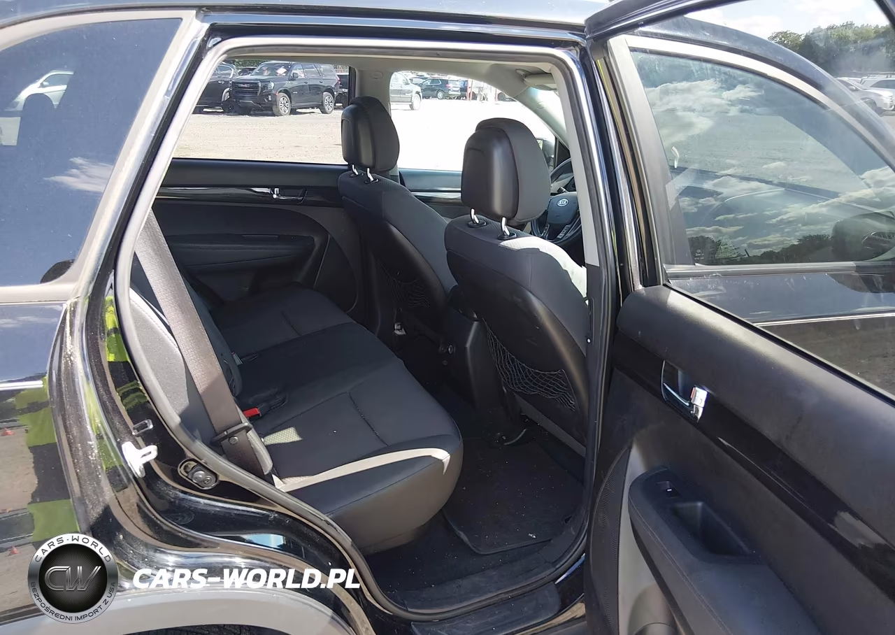 2011 Kia Sorento Lx VIN:5XYKTDA16BG063776 - 8
