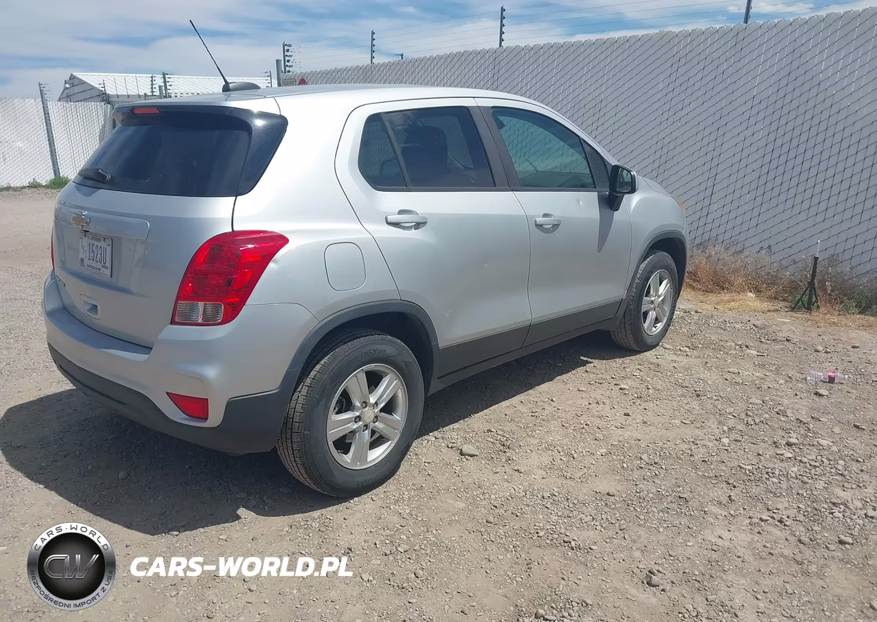 2017 Chevrolet Trax Ls VIN:3GNCJNSB2HL267510 - 4
