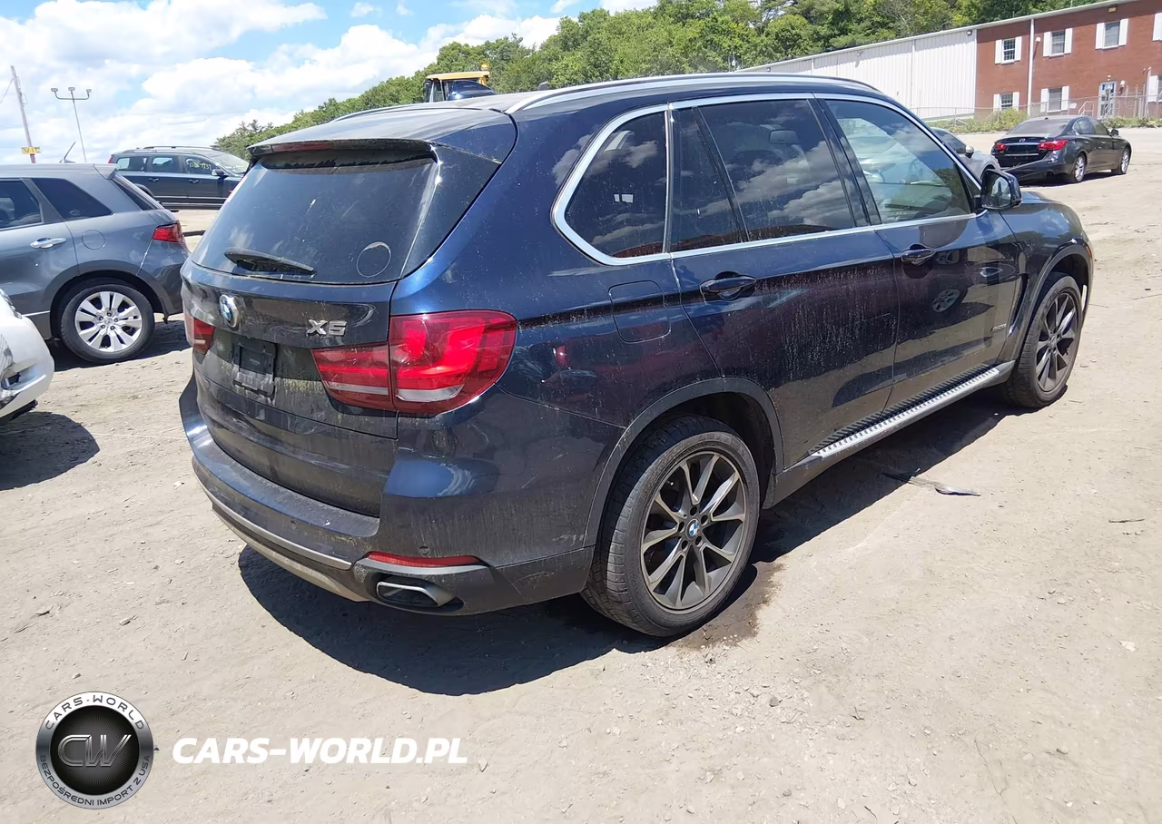 2018 BMW X5 xDrive35I VIN:5UXKR0C52J0Y05603 - 4