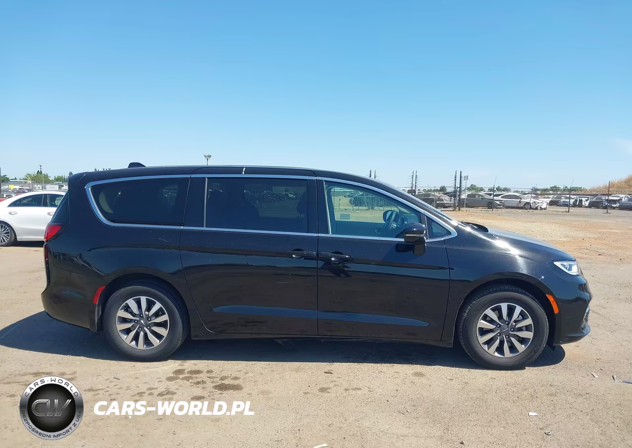 2024 Chrysler Pacifica Hybrid Select VIN:2C4RC1S72RR137796 - 13