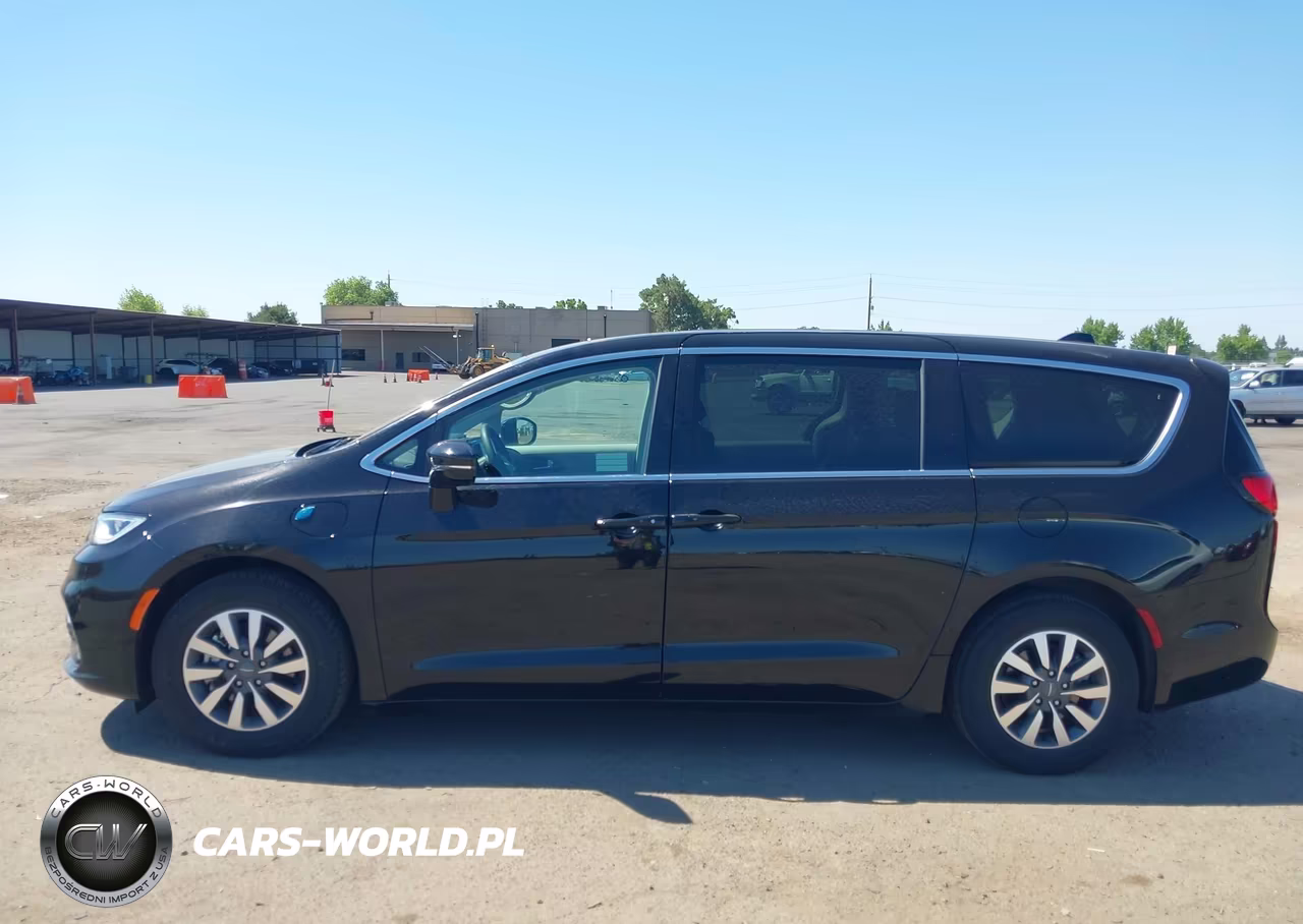 2024 Chrysler Pacifica Hybrid Select VIN:2C4RC1S72RR137796 - 14