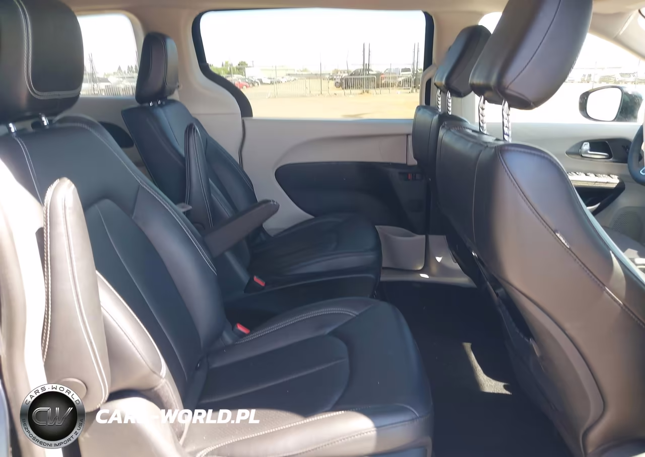 2024 Chrysler Pacifica Hybrid Select VIN:2C4RC1S72RR137796 - 8