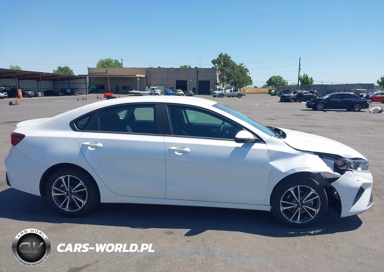 2024 Kia Forte Lxs VIN:3KPF24AD2RE702032 - 13