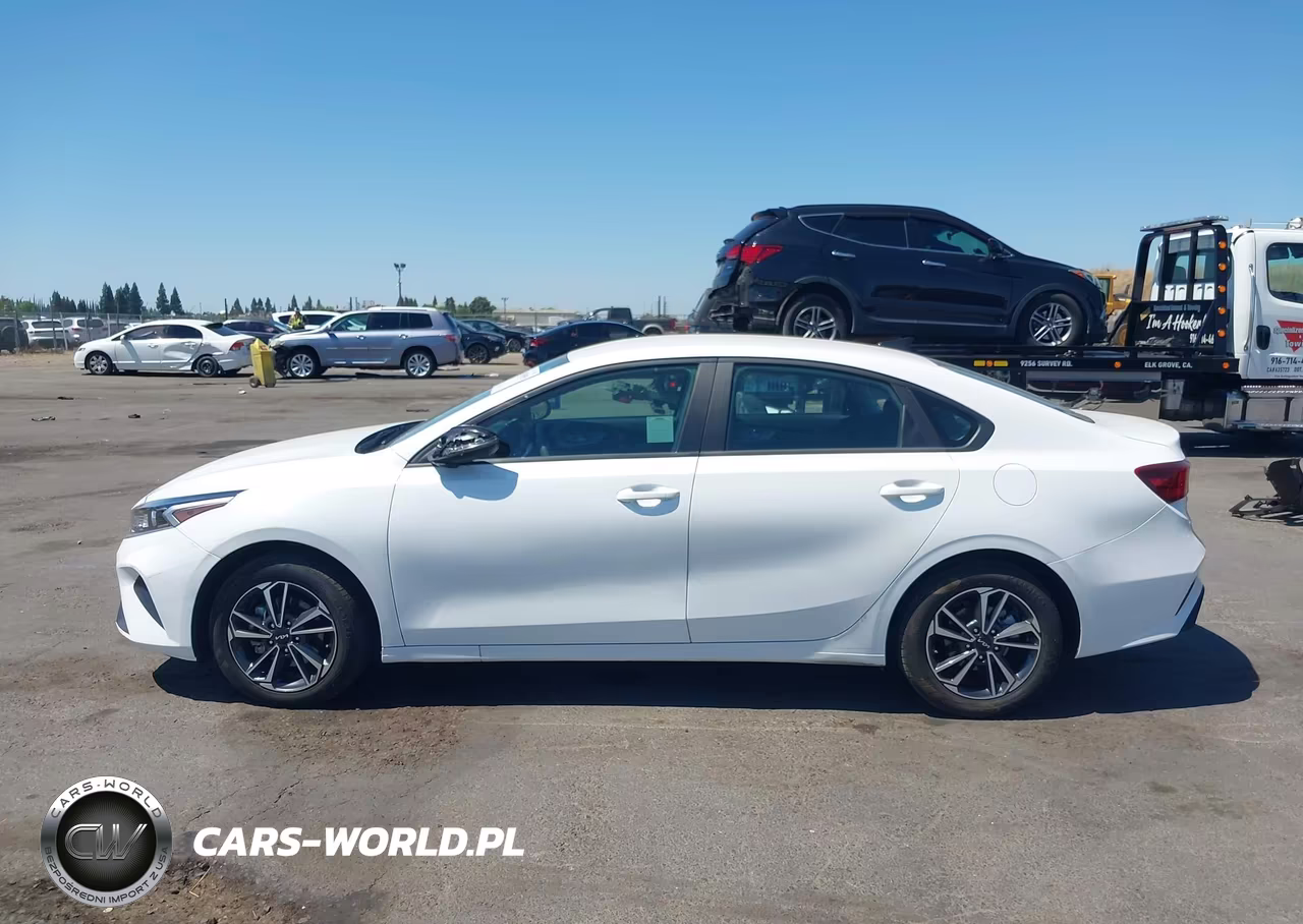 2024 Kia Forte Lxs VIN:3KPF24AD2RE702032 - 14