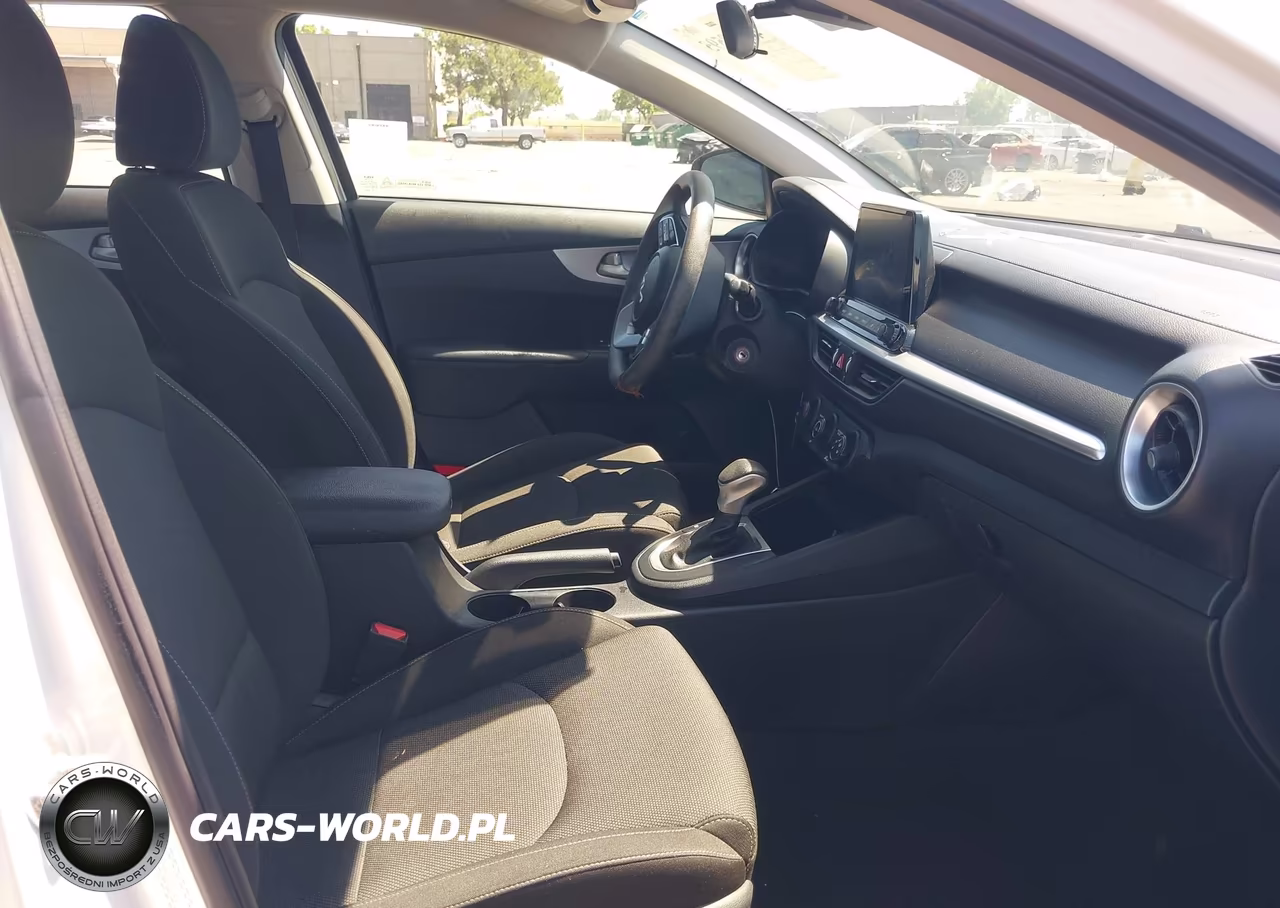 2024 Kia Forte Lxs VIN:3KPF24AD2RE702032 - 5