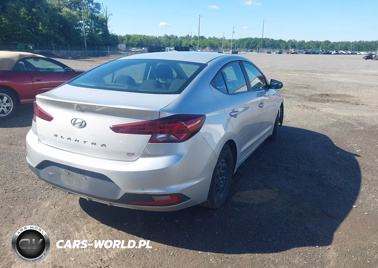 2019 Hyundai Elantra Se VIN:5NPD74LF1KH438066 - 4