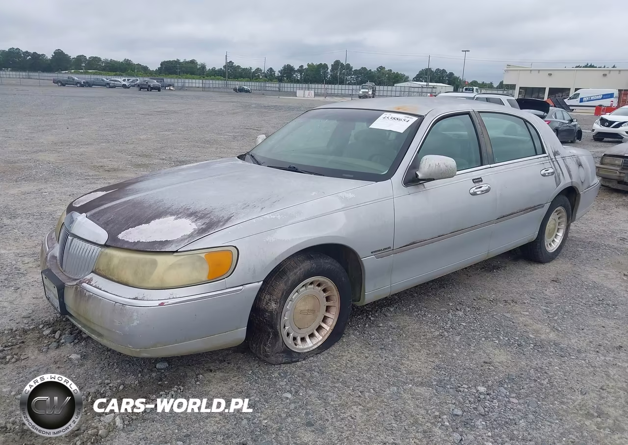 2000 Lincoln Town Car Executive VIN:1LNHM81W0YY932815 - 2