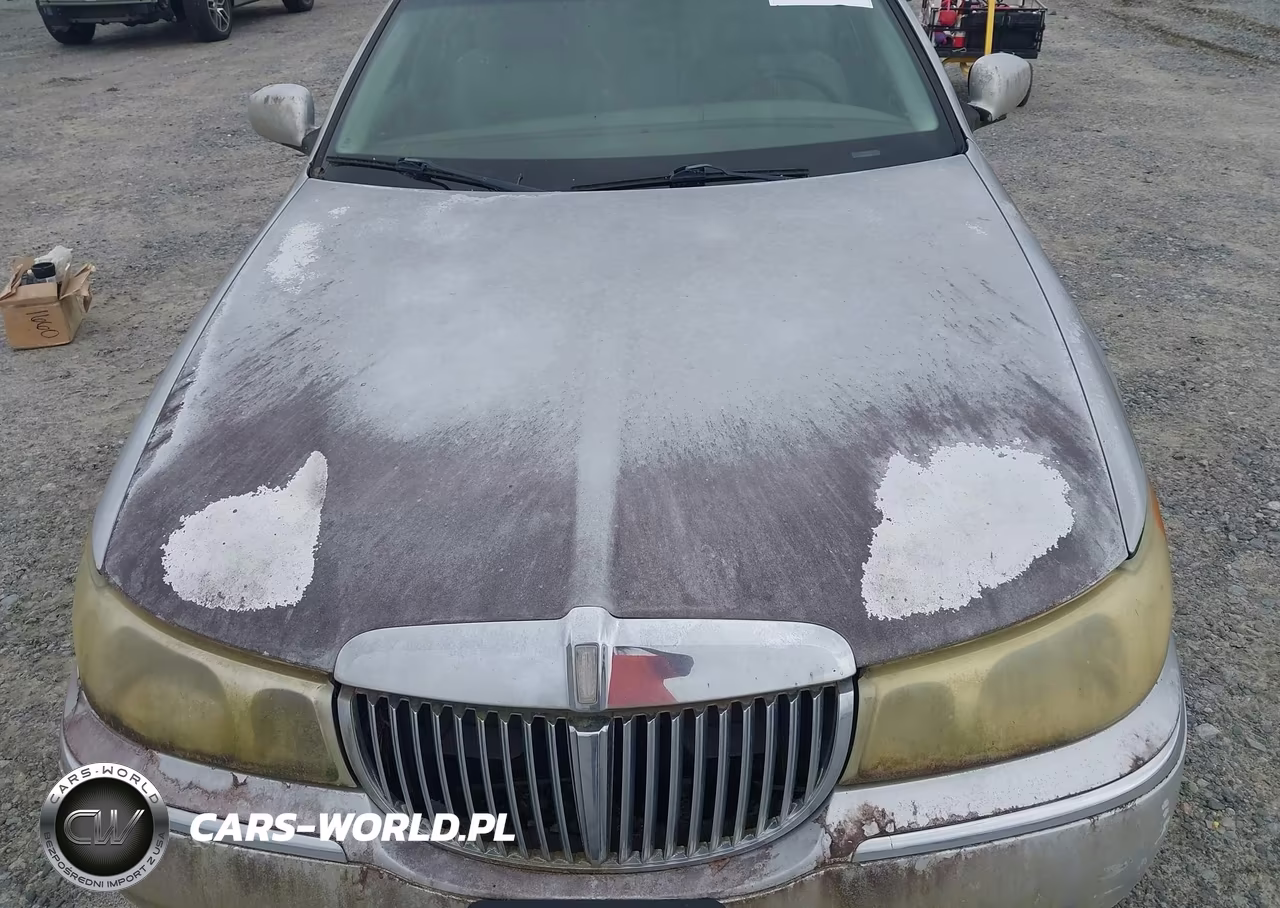 2000 Lincoln Town Car Executive VIN:1LNHM81W0YY932815 - 6