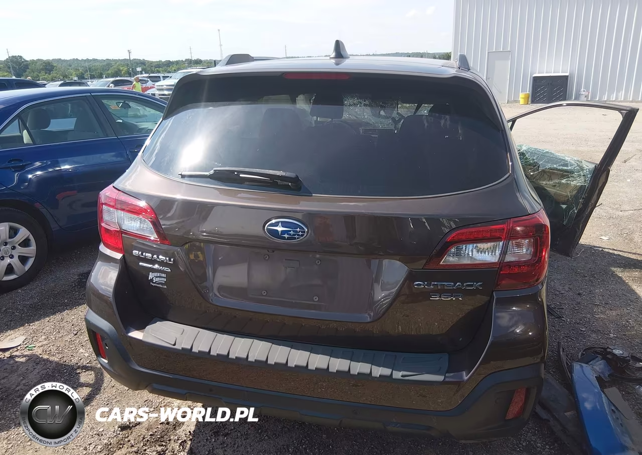 2019 Subaru Outback 3.6R Touring VIN:4S4BSETC1K3254738 - 17