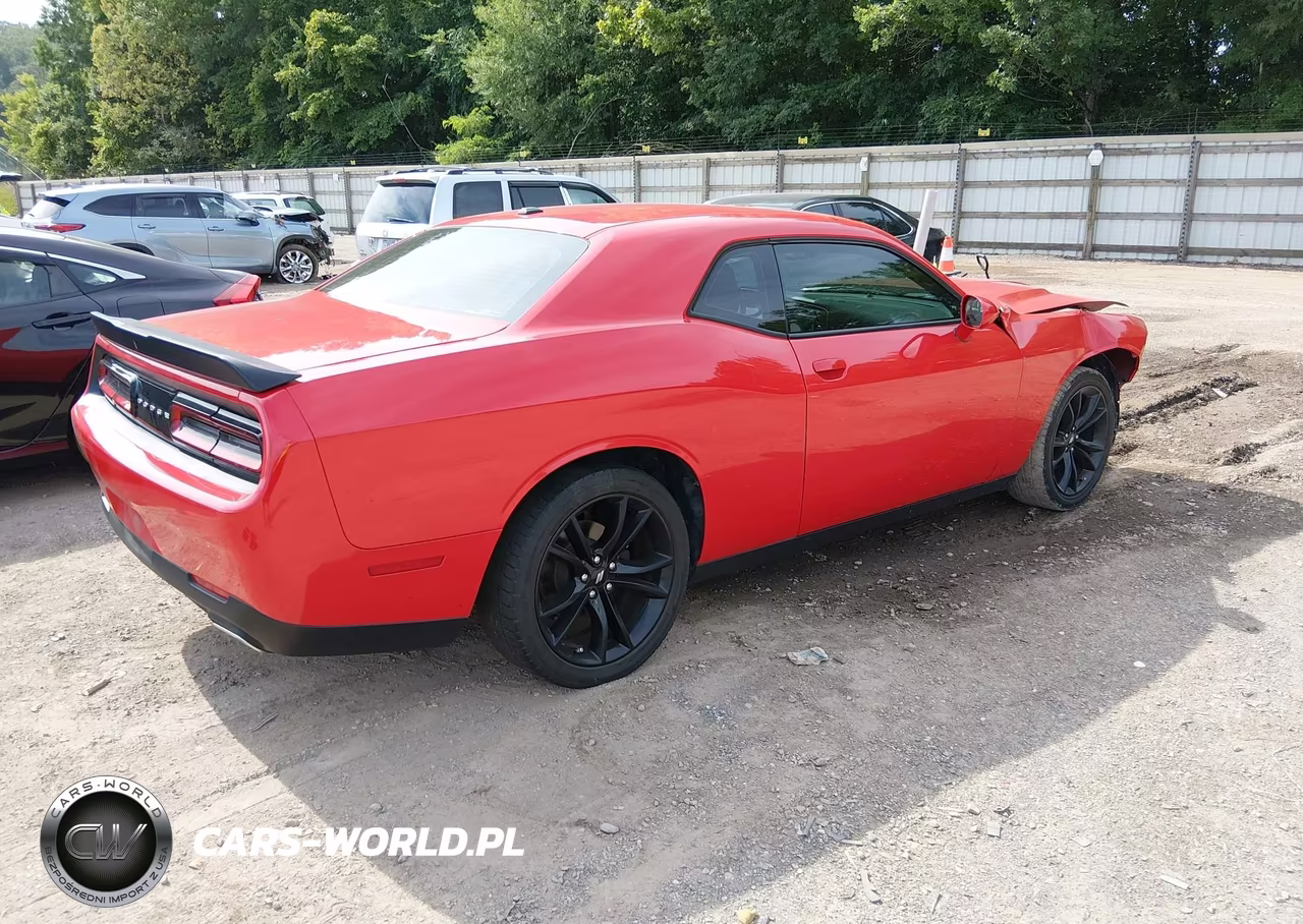 2018 Dodge Challenger Sxt VIN:2C3CDZAG7JH334707 - 4