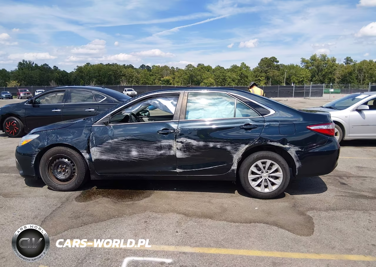 2015 Toyota Camry Le VIN:4T1BF1FK1FU024536 - 14