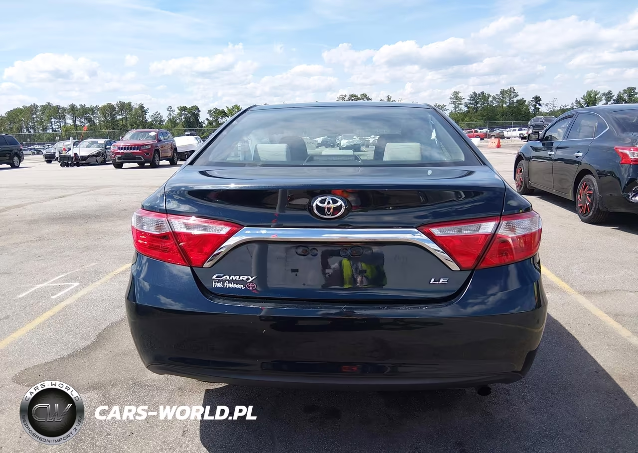 2015 Toyota Camry Le VIN:4T1BF1FK1FU024536 - 16