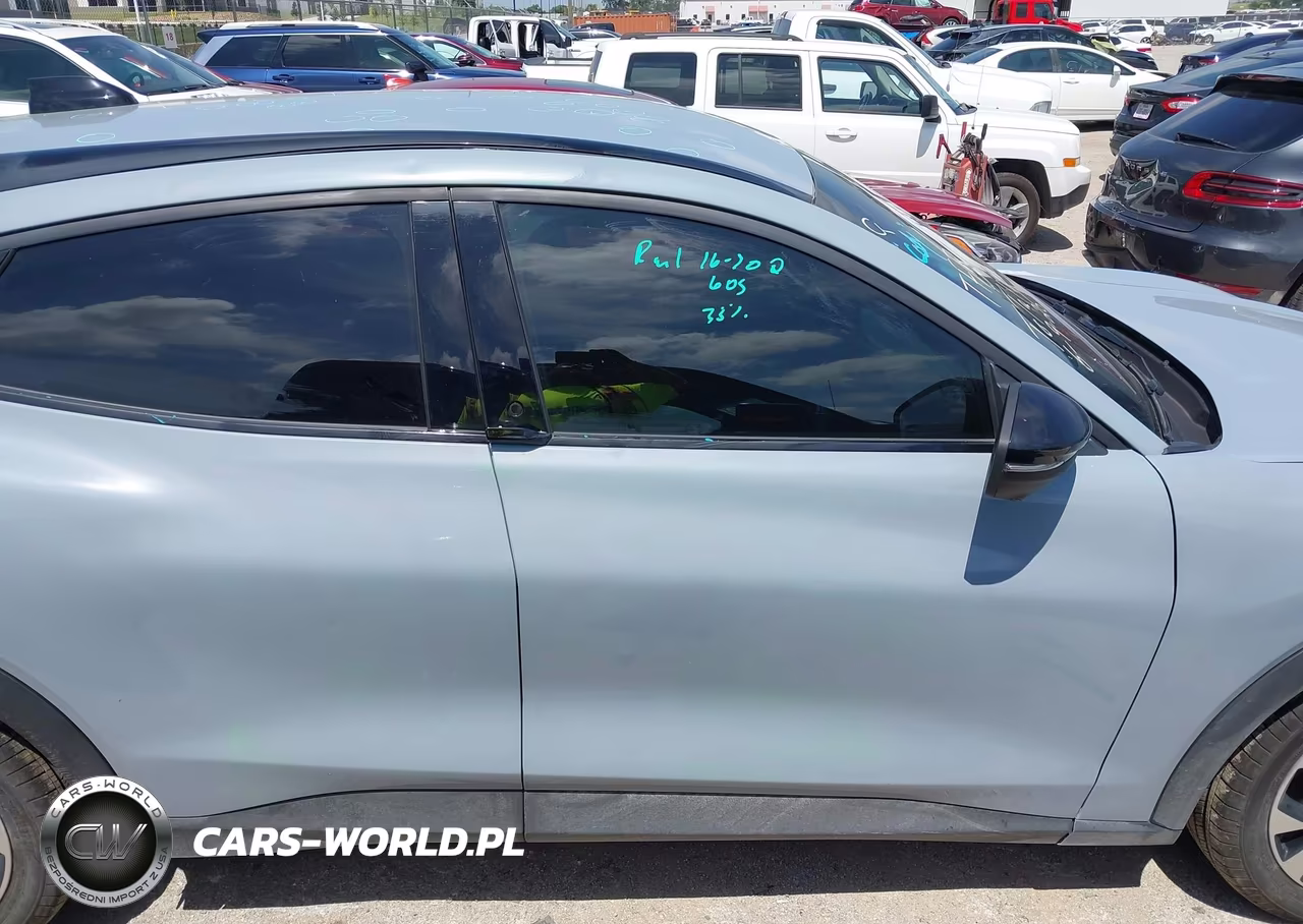 2025 Ford Mustang Mach-E Select VIN:3FMTK1R43SMA09211 - 13