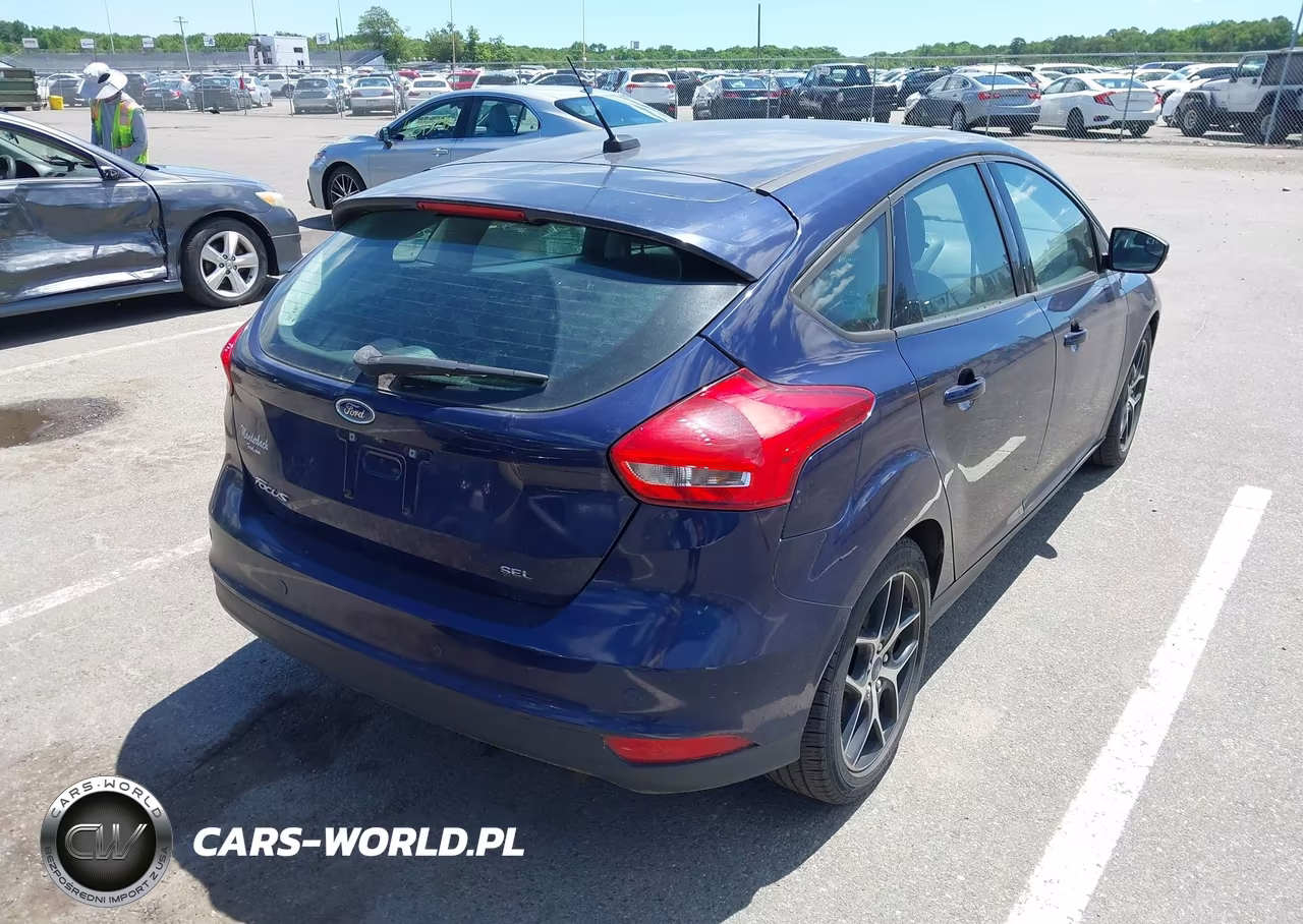 2017 Ford Focus Sel VIN:1FADP3M27HL311628 - 4