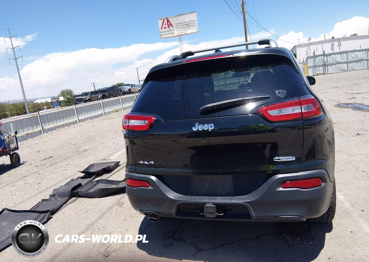 2015 Jeep Cherokee Latitude VIN:1C4PJMCB0FW788526 - 16