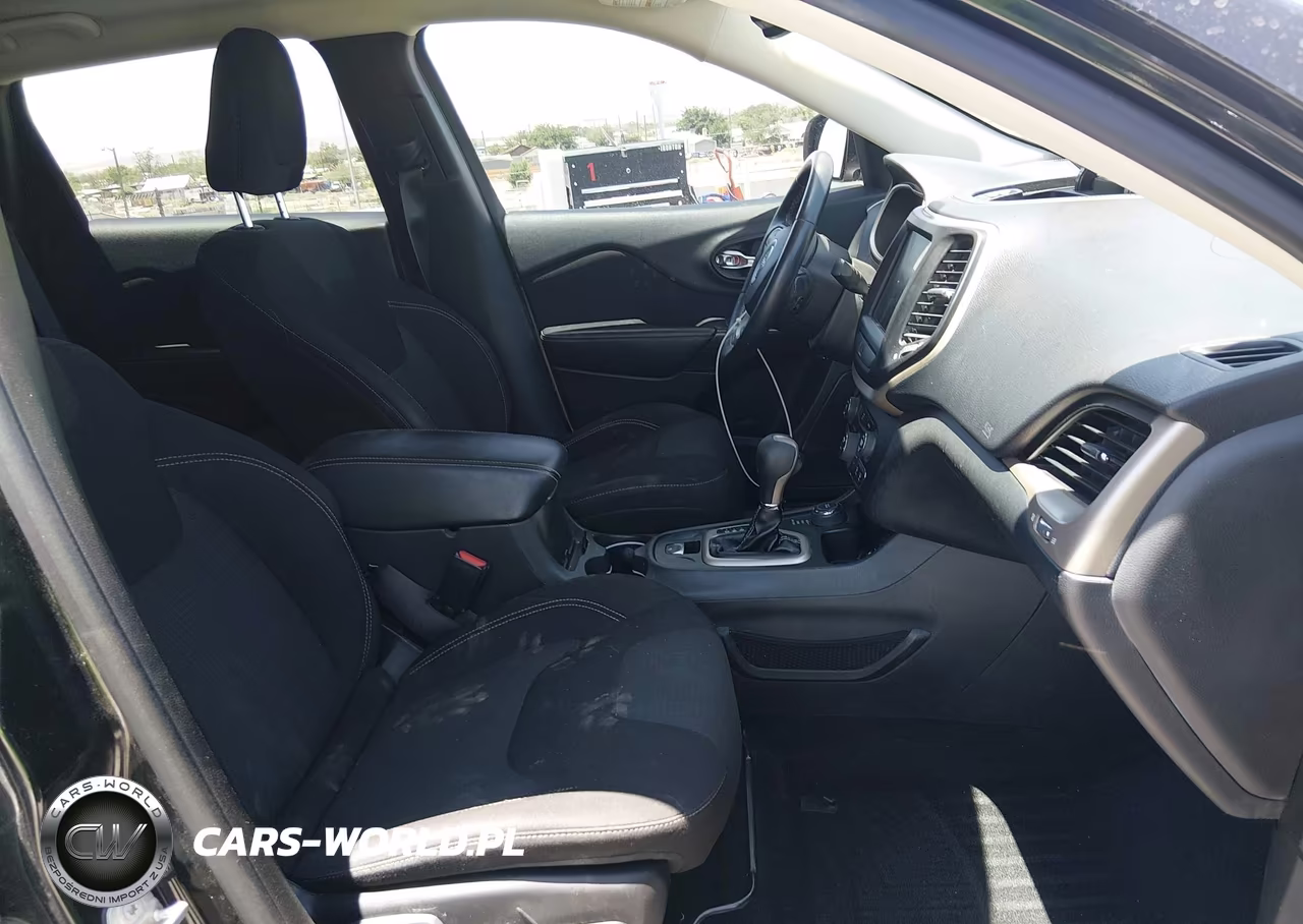 2015 Jeep Cherokee Latitude VIN:1C4PJMCB0FW788526 - 5