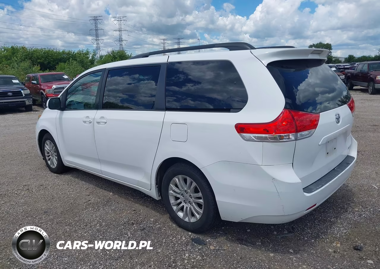 2011 Toyota Sienna Xle V6 VIN:5TDYK3DCXBS127969 - 3