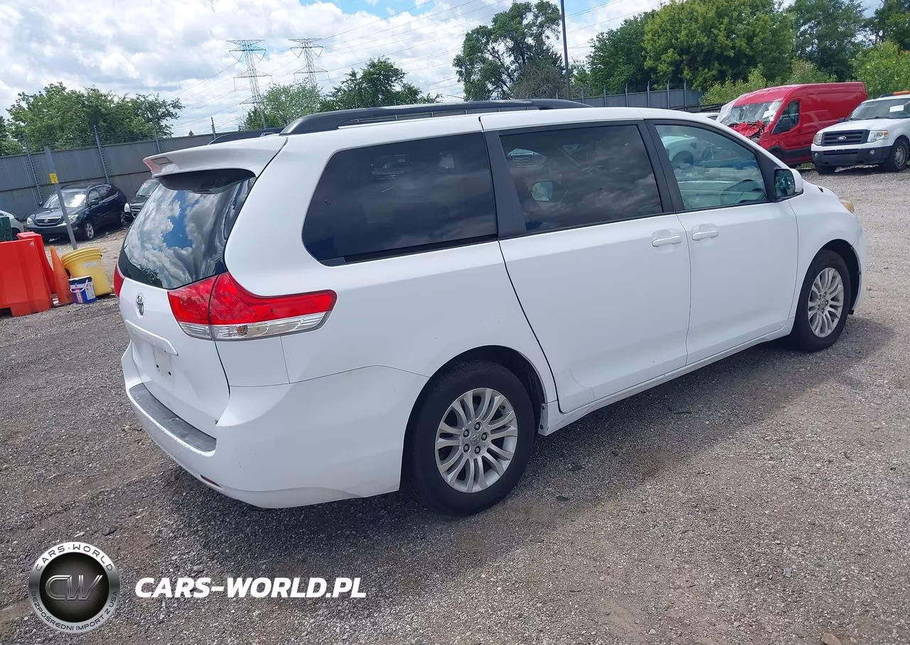 2011 Toyota Sienna Xle V6 VIN:5TDYK3DCXBS127969 - 4