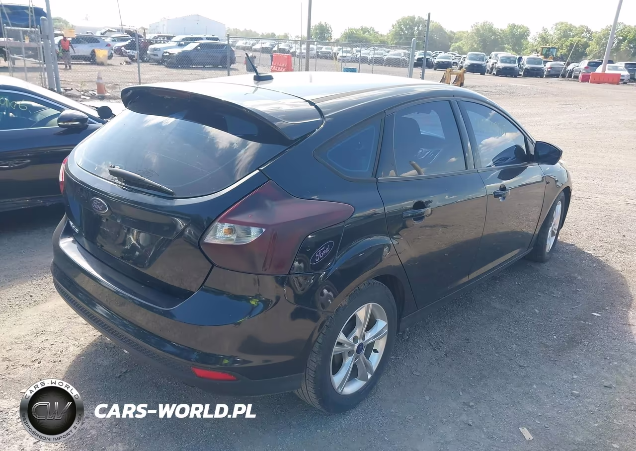 2014 Ford Focus Se VIN:1FADP3K25EL332427 - 4
